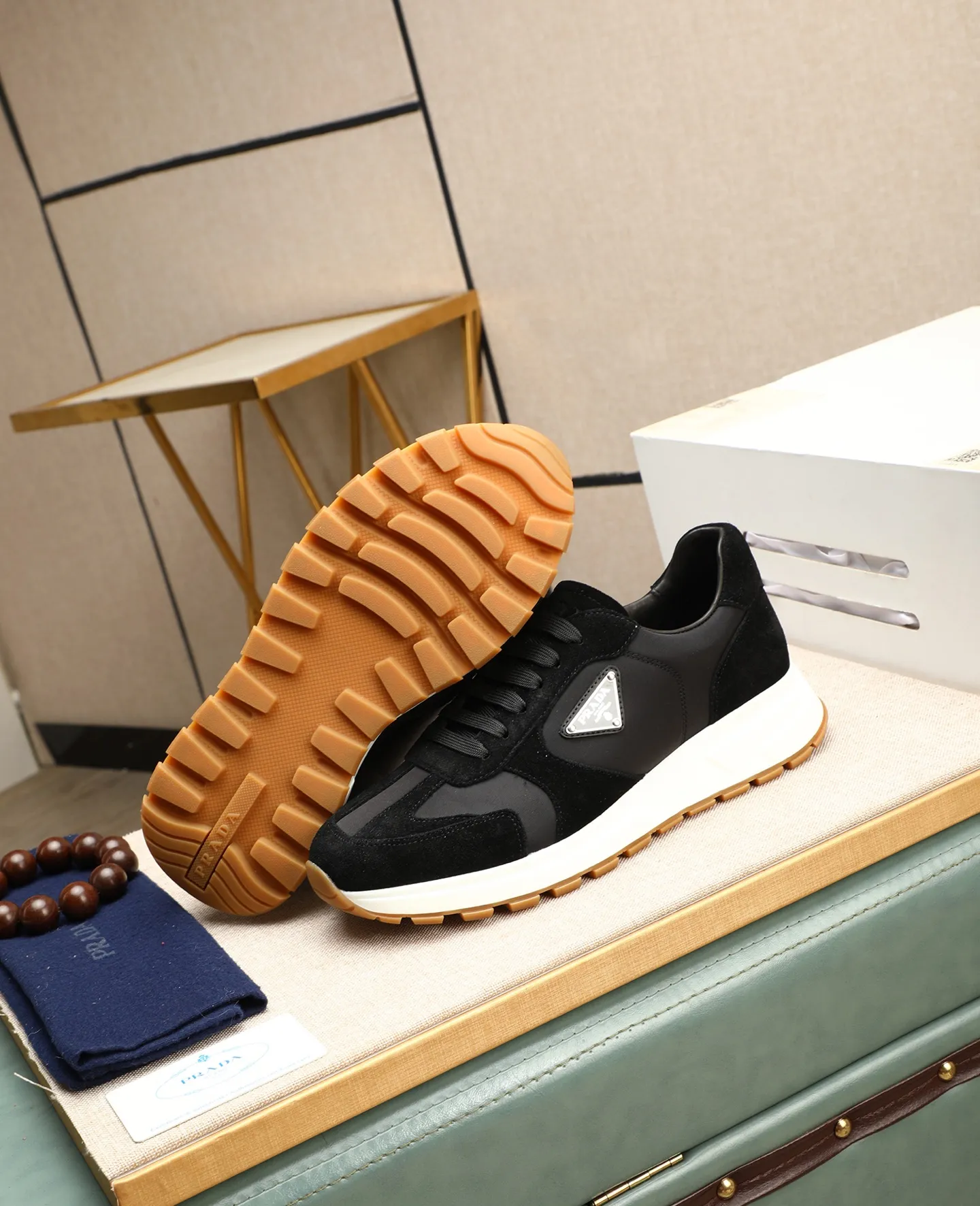 Men's shoes 💰600 Top quality New hot models on the official website, timeless for a century, 🆘 Trendy brand (Prada) mainly promotes hot models, avant-garde and versatile fashion men's shoes private version molding, cowhide surface splicing 1:1 oil edge treatment... fashionable and simple, original imported cowhide lining cowhide feet; the atmosphere and personality are more fashionable, eye-catching and pursuing class, it will subvert the old idea and be a must-have for fashion trendsetters with you! Must keep it for yourself! High-end comfort, high-end quality workmanship. Size: 38-44 Various colors available. full package